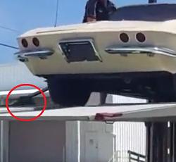 1962 Corvette falls off transporter - GIF-corvette.jpg