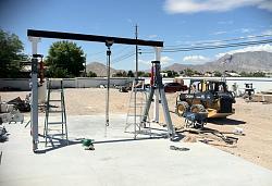 Adjustable Height Gantry Hoist-lowered-hydraulic-rams.jpg