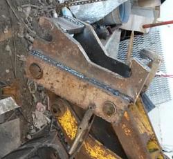 Backhoe bucket quick disconnect-20160825_091139c.jpg