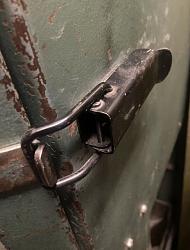 Blast cabinet door latch-1b0e55ce-de6d-4e67-873e-59d4366381b2.jpeg