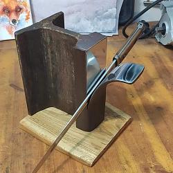 Bookstand using railroad rail-fb_img_1633517426450.jpg