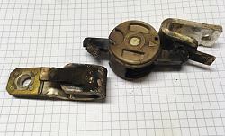 Circuit breaker cutaway - photo-breaker-2.jpg