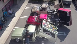 Claw excavator rips apart a truck - GIF-bouncy-trucks.png
