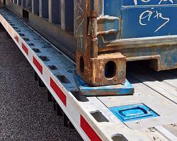 Crane lifts shipping container stuck to trailer - GIF-wp_20200622_12_37_52_proct123.jpg