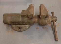 Early 1940s Wilton Bullet Vise light restore-before1.jpg