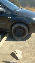 Emergency tools and leak proof car jack.-carjack01.jpg
