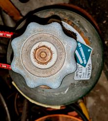Gas cylinder valve wrench-valve-knob.jpg