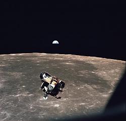 How the Earth and Moon look from each other - GIF-sub-buzz-25295-1523904802-3.jpg