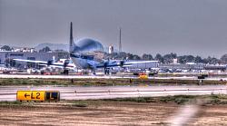 Loading airplanes into a Super Guppy - GIF-supperguppy_nosewheeldown.jpg