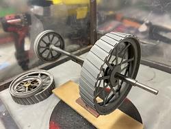 Model traction engine wheel spraying stand-a9d211c3-1566-4ff6-8e51-ae0bebe80107.jpeg