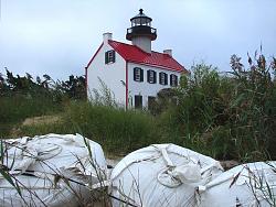 Moving a 250-year-old house by boat - GIF-epl-near-water.jpg