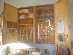 MT WOOD LATHE TOOL AND ACCESSORY CABINET-dsc06568.jpg