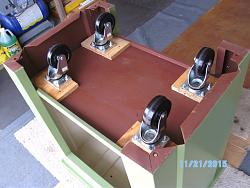 Newbie-bm-mv-1_stand_ral_6011_caster_location_small.jpg