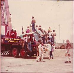 People used as forklift counterweight - GIF-crane-counterweight.jpg