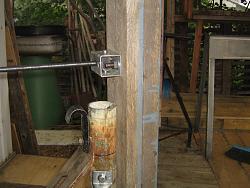 Post type leg vise for safer wood cutting.-woodvise7a.jpg