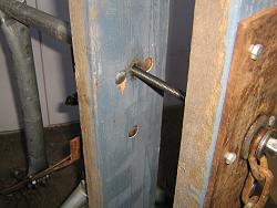 Post type leg vise for safer wood cutting.-woodvise7b.jpg
