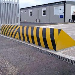Retractable bollard maze - GIF-automatic_rising_kerb_pf8000.jpg