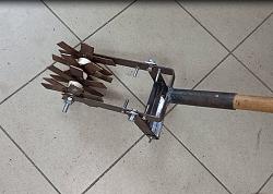 TOOL FOR REMOVING WEEDS NEAR VEGETABLE PLANTS-f3.jpg