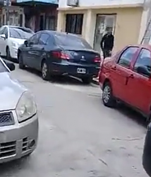 Truck forces way through parked cars - GIF-parking-2.png