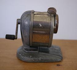 Vintage automatic pencil sharpener - GIF-1.jpg