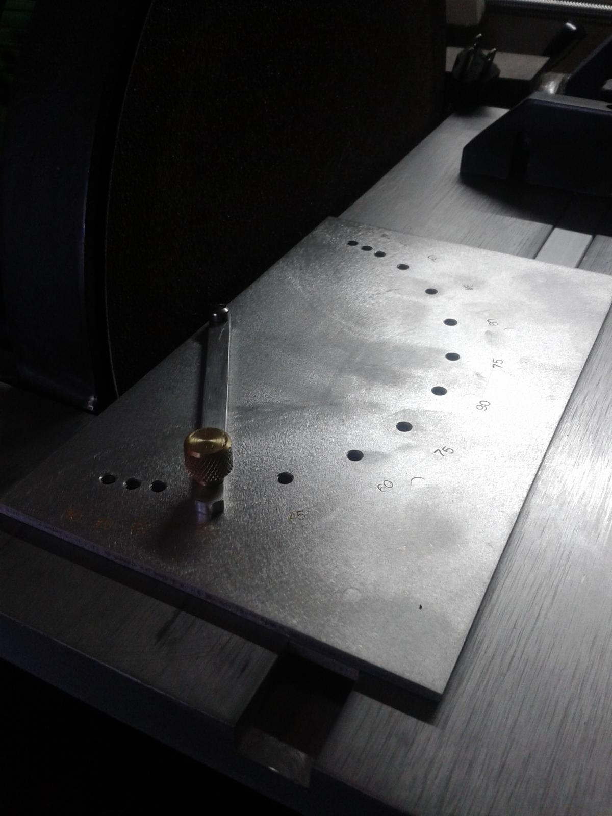 Angle plate for sander