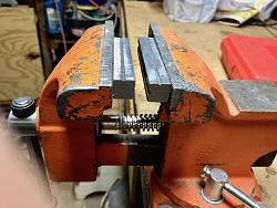 members/bruce-desertrat/albums/magnetic-v-block-vise-jaw/20866-jaws-stuck-vise.jpg