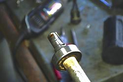 members/gord/albums/clutch/5841-dsc5738-copy-cut-key-way-one-two-bearing-mounted-shaft-used-stack-3-cutting-discs-mandrel-cut-key-way.jpg