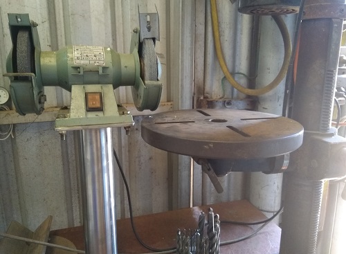Clearance to swing the table around without hitting the grinder small 2
