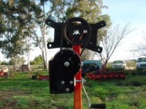 Gear-Driven Engine Stand
