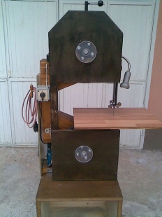 Wooden Bandsaw from Plans