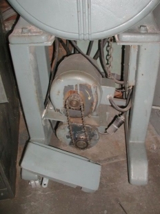 Vertical Wood and Metal Cutting Bandsaw