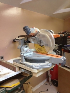 Miter Saw Rotating Pull-Out Stand
