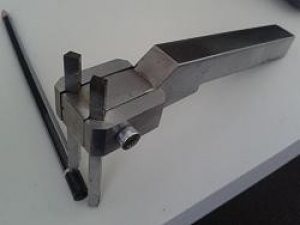 Dual Sided Tangential Tool Holder