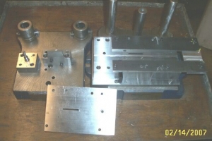 Round and Slotted Die