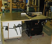 Height-Adjustable Outfeed Table